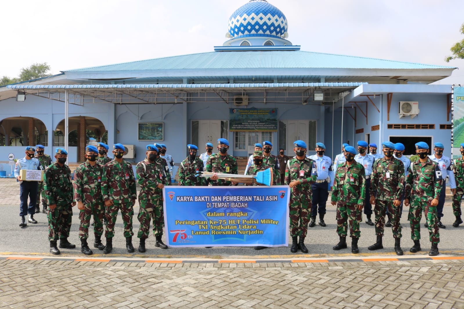 Menjelang HUT Ke-75 POMAU, Satpom Lanud Rsn Gelar Karya Bhakti Tempat Ibadah