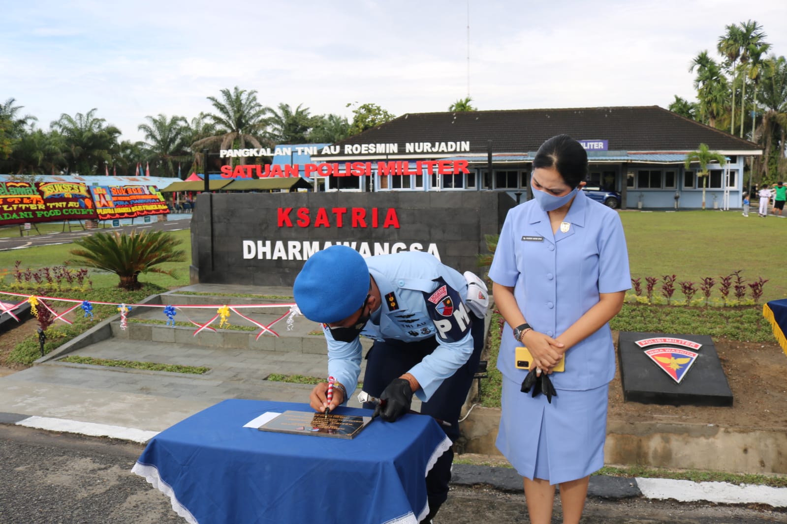 Dansatpom Lanud Rsn Resmikan Monumen Dan Icon Tulisan Ksatria Dharmawangsa