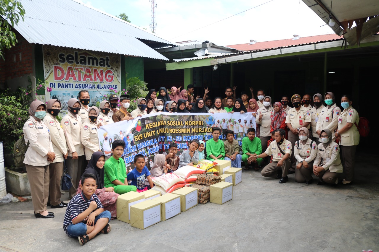 Peringati HUT Ke-50 Korpri, PNS Lanud Rsn Sambangi Panti Asuhan