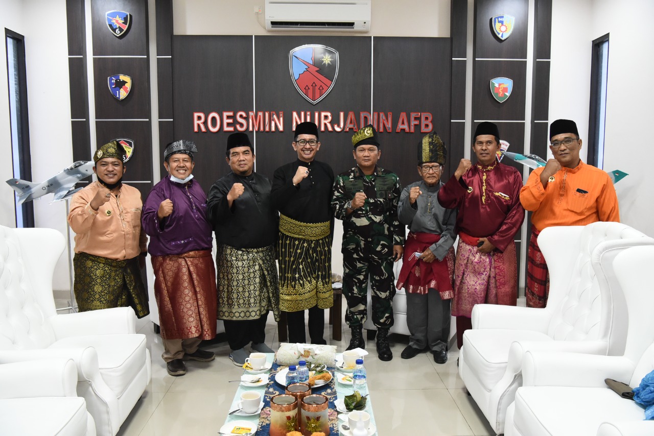 Jalin Silaturrahmi, Danlanud Rsn Terima Audiensi LAMR Kota Pekanbaru