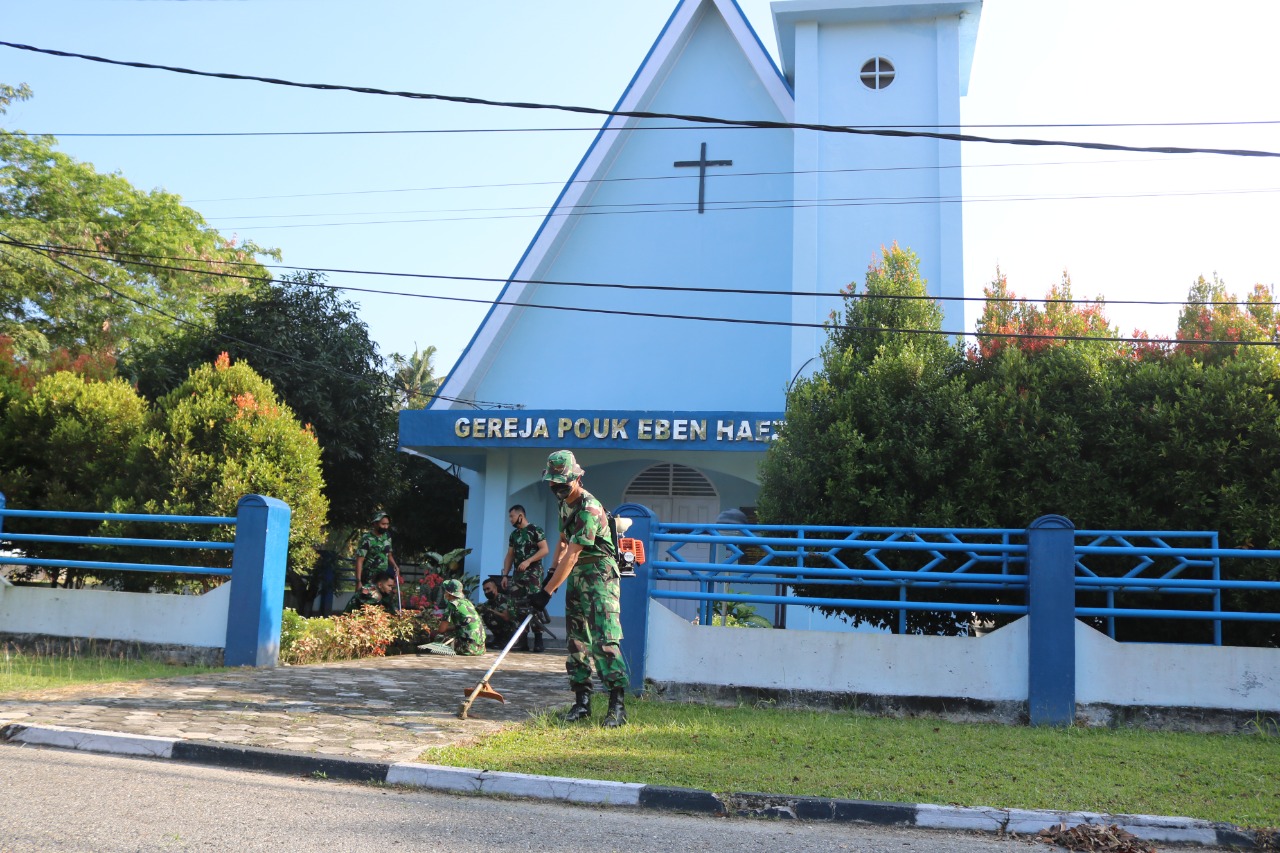 Jelang Natal, Umat Kristiani Lanud Rsn Karya Bakti Di Gereja