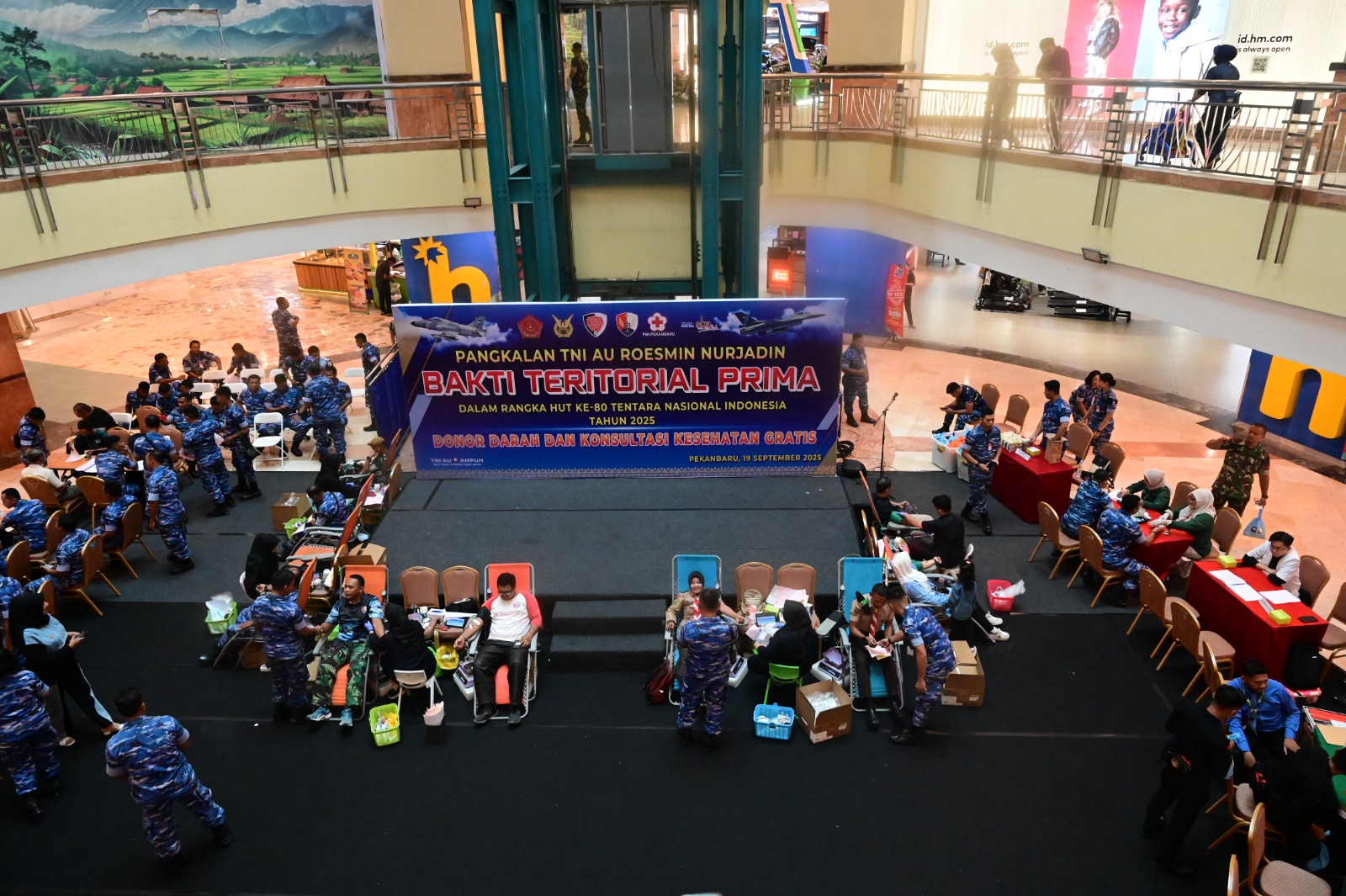 Semarak Bakti Teritorial Prima, Lanud RSN Gelar Donor Darah dan Layanan Kesehatan Gratis di Mall SKA